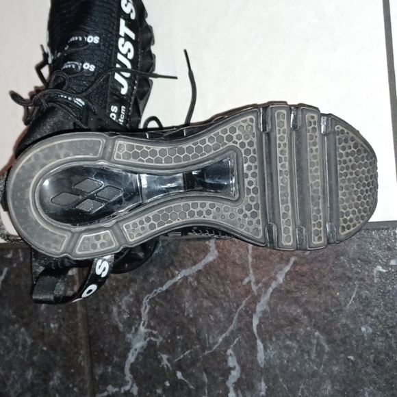 Just So So Athletic Non-Slip Shoe Womens Size EU 39 fits US Size 8 Black/White - Picture 3 of 5